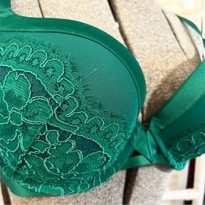 Gorgeous emerald green Very Sexy Victoria’s Secret push-up bra
